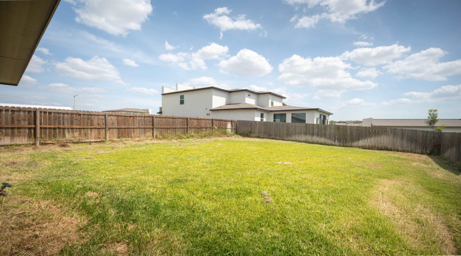 3411 Jorge Sosa, Laredo, Texas 78046, 4 Bedrooms Bedrooms, 7 Rooms Rooms,2 BathroomsBathrooms,Residential,For Sale,3411 Jorge Sosa,20263537