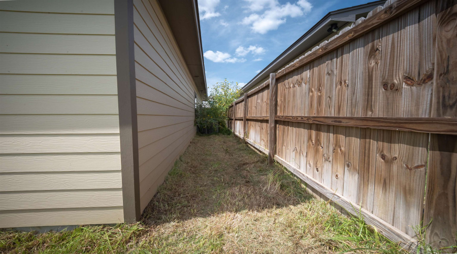 3411 Jorge Sosa, Laredo, Texas 78046, 4 Bedrooms Bedrooms, 7 Rooms Rooms,2 BathroomsBathrooms,Residential,For Sale,3411 Jorge Sosa,20263537