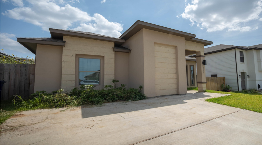 3411 Jorge Sosa, Laredo, Texas 78046, 4 Bedrooms Bedrooms, 7 Rooms Rooms,2 BathroomsBathrooms,Residential,For Sale,3411 Jorge Sosa,20263537