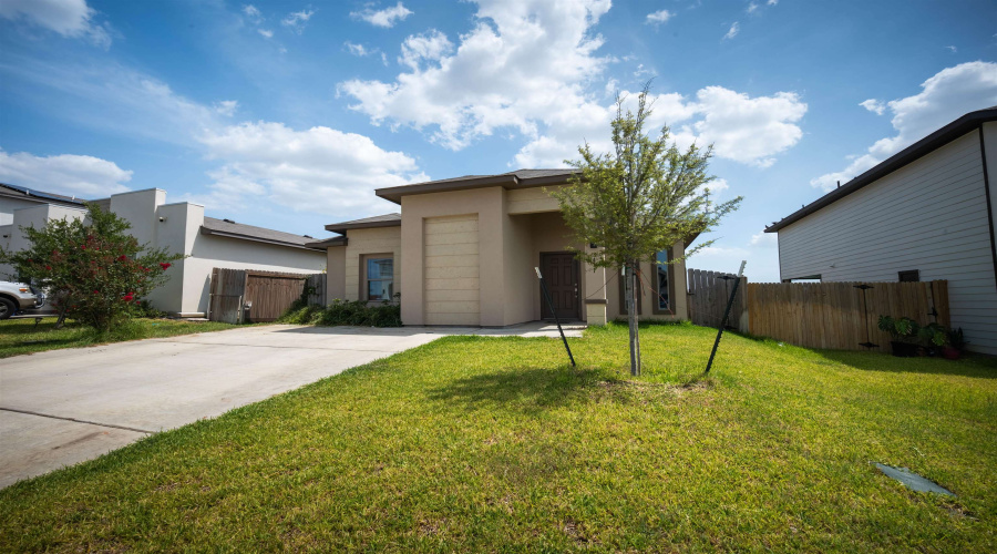 3411 Jorge Sosa, Laredo, Texas 78046, 4 Bedrooms Bedrooms, 7 Rooms Rooms,2 BathroomsBathrooms,Residential,For Sale,3411 Jorge Sosa,20263537