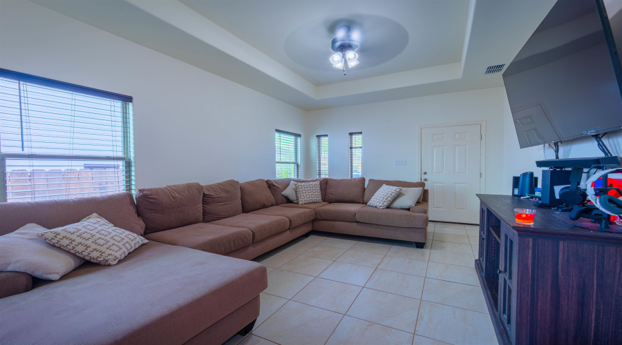 3411 Jorge Sosa, Laredo, Texas 78046, 4 Bedrooms Bedrooms, 7 Rooms Rooms,2 BathroomsBathrooms,Residential,For Sale,3411 Jorge Sosa,20263537