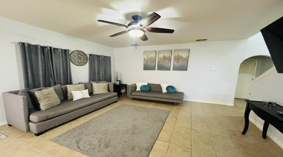 238 Middleston Dr, Laredo, Texas 78045, 4 Bedrooms Bedrooms, 8 Rooms Rooms,3 BathroomsBathrooms,Residential,For Sale,238 Middleston Dr,20263542