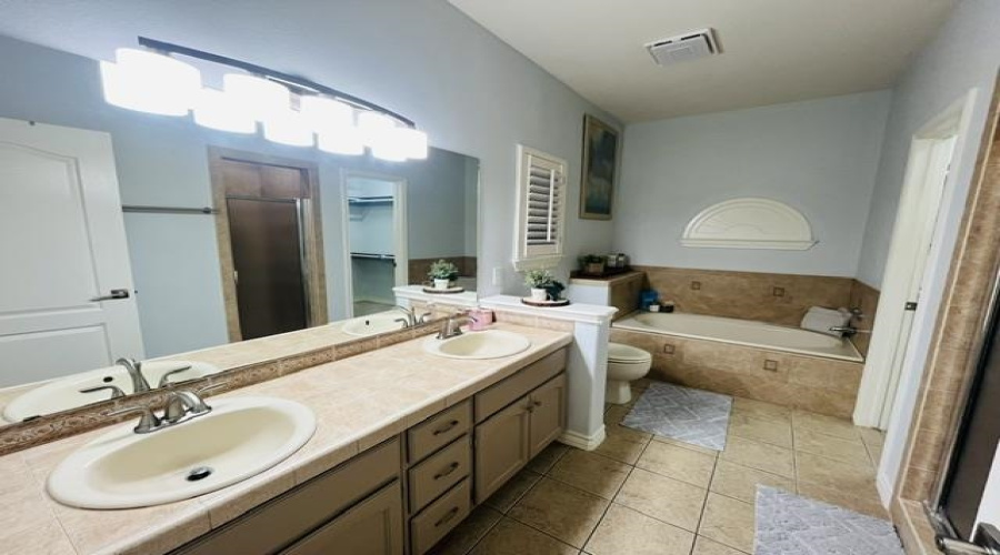 238 Middleston Dr, Laredo, Texas 78045, 4 Bedrooms Bedrooms, 8 Rooms Rooms,3 BathroomsBathrooms,Residential,For Sale,238 Middleston Dr,20263542