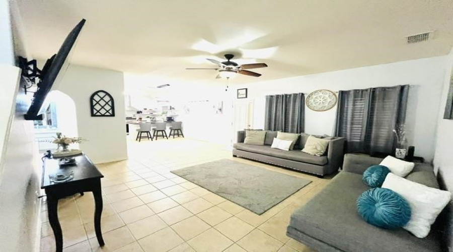 238 Middleston Dr, Laredo, Texas 78045, 4 Bedrooms Bedrooms, 8 Rooms Rooms,3 BathroomsBathrooms,Residential,For Sale,238 Middleston Dr,20263542
