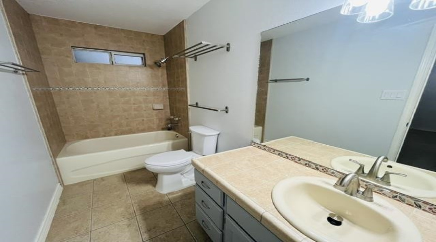238 Middleston Dr, Laredo, Texas 78045, 4 Bedrooms Bedrooms, 8 Rooms Rooms,3 BathroomsBathrooms,Residential,For Sale,238 Middleston Dr,20263542