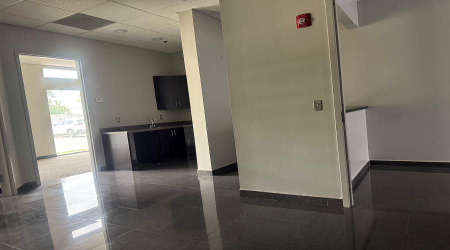 6909 Springfield Ave, Laredo, Texas 78041, 1 Room Rooms,1 BathroomBathrooms,Commercial retail/office,For Rent,6909 Springfield Ave,20263548