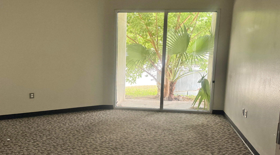 6909 Springfield Ave, Laredo, Texas 78041, 1 Room Rooms,1 BathroomBathrooms,Commercial retail/office,For Rent,6909 Springfield Ave,20263548