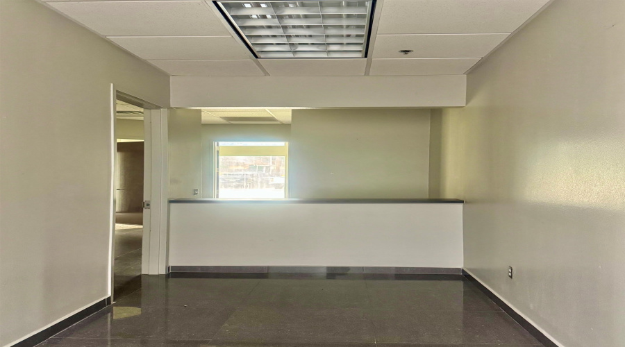 6909 Springfield Ave, Laredo, Texas 78041, 1 Room Rooms,1 BathroomBathrooms,Commercial retail/office,For Rent,6909 Springfield Ave,20263548