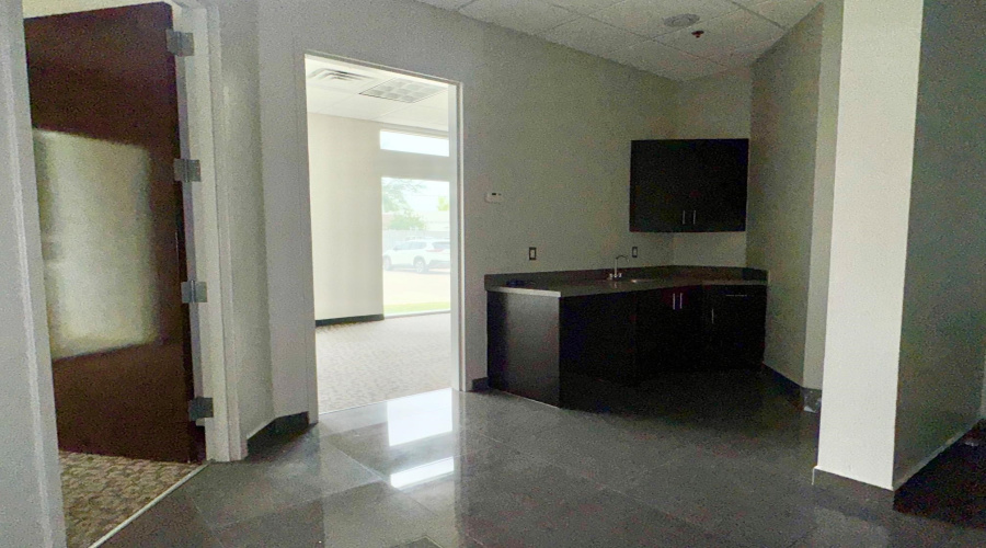 6909 Springfield Ave, Laredo, Texas 78041, 1 Room Rooms,1 BathroomBathrooms,Commercial retail/office,For Rent,6909 Springfield Ave,20263548