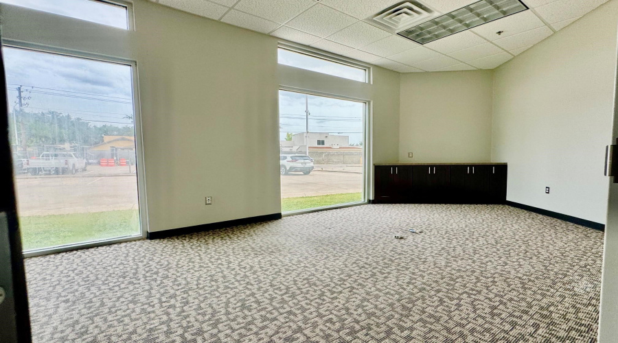 6909 Springfield Ave, Laredo, Texas 78041, 1 Room Rooms,1 BathroomBathrooms,Commercial retail/office,For Rent,6909 Springfield Ave,20263548