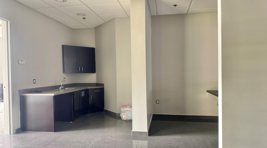 6909 Springfield Ave, Laredo, Texas 78041, 1 Room Rooms,1 BathroomBathrooms,Commercial retail/office,For Rent,6909 Springfield Ave,20263548