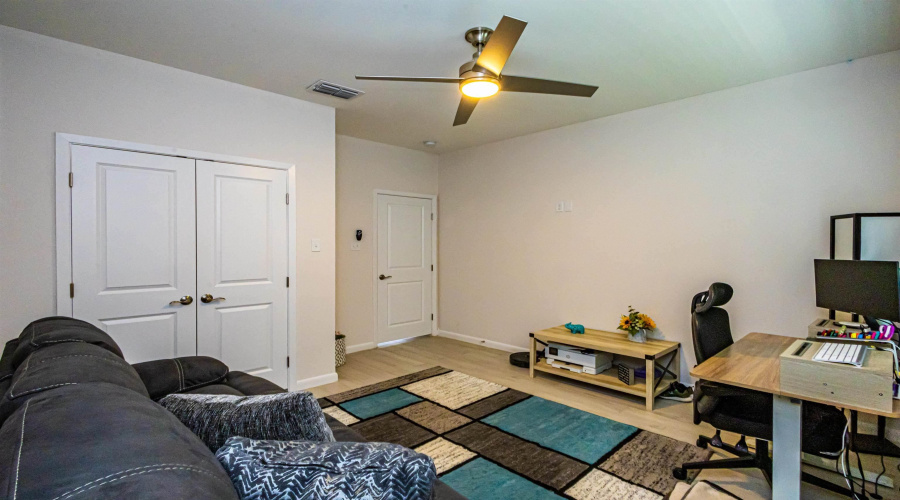 1428 Los Estribos Dr., Laredo, Texas 78046, 3 Bedrooms Bedrooms, 6 Rooms Rooms,2 BathroomsBathrooms,Residential,For Sale,1428 Los Estribos Dr.,20262940