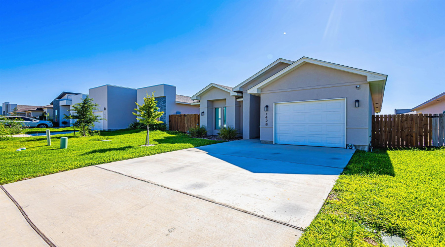 1428 Los Estribos Dr., Laredo, Texas 78046, 3 Bedrooms Bedrooms, 6 Rooms Rooms,2 BathroomsBathrooms,Residential,For Sale,1428 Los Estribos Dr.,20262940