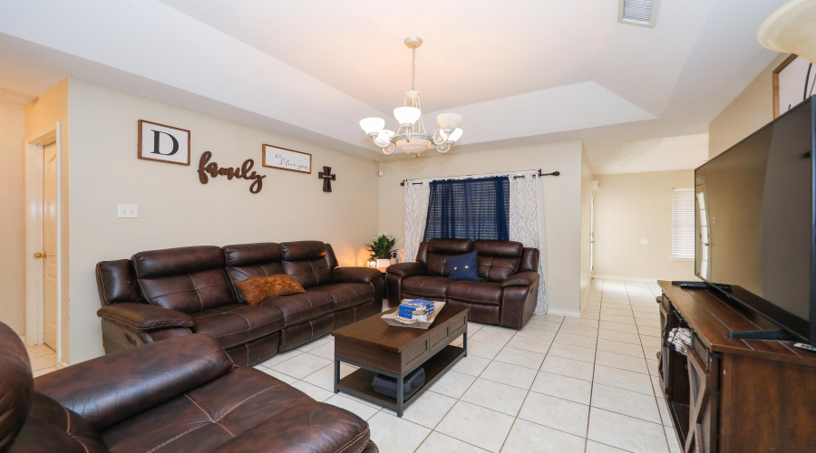 514 Goldfinch St, laredo, Texas 78045, 3 Bedrooms Bedrooms, 5 Rooms Rooms,2 BathroomsBathrooms,Residential,For Sale,514 Goldfinch St,20263544