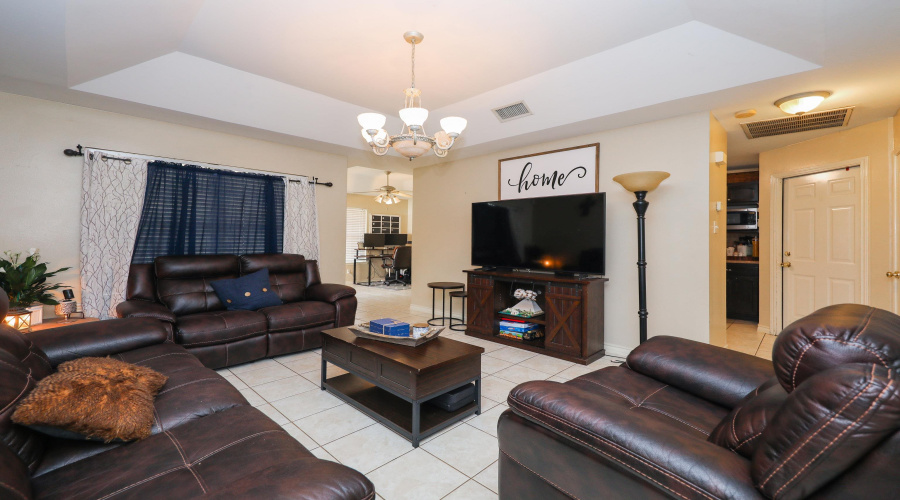 514 Goldfinch St, laredo, Texas 78045, 3 Bedrooms Bedrooms, 5 Rooms Rooms,2 BathroomsBathrooms,Residential,For Sale,514 Goldfinch St,20263544