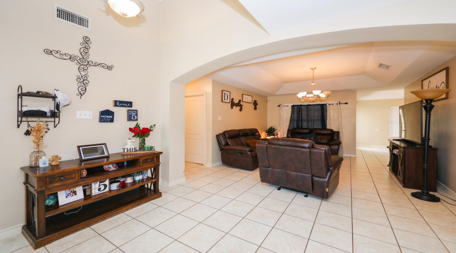 514 Goldfinch St, laredo, Texas 78045, 3 Bedrooms Bedrooms, 5 Rooms Rooms,2 BathroomsBathrooms,Residential,For Sale,514 Goldfinch St,20263544
