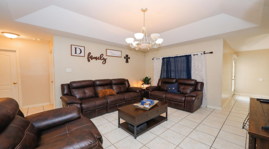 514 Goldfinch St, laredo, Texas 78045, 3 Bedrooms Bedrooms, 5 Rooms Rooms,2 BathroomsBathrooms,Residential,For Sale,514 Goldfinch St,20263544