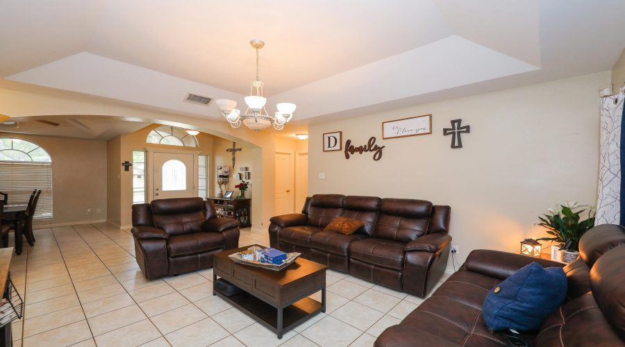 514 Goldfinch St, laredo, Texas 78045, 3 Bedrooms Bedrooms, 5 Rooms Rooms,2 BathroomsBathrooms,Residential,For Sale,514 Goldfinch St,20263544