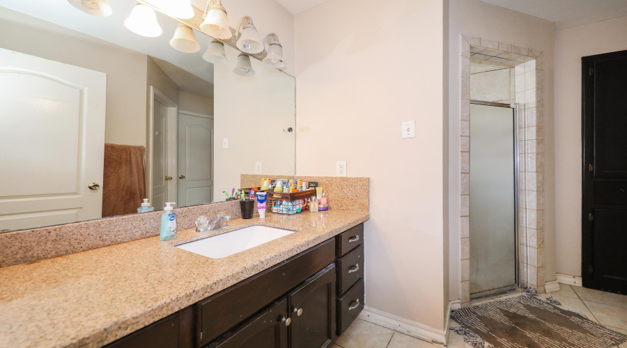 514 Goldfinch St, laredo, Texas 78045, 3 Bedrooms Bedrooms, 5 Rooms Rooms,2 BathroomsBathrooms,Residential,For Sale,514 Goldfinch St,20263544