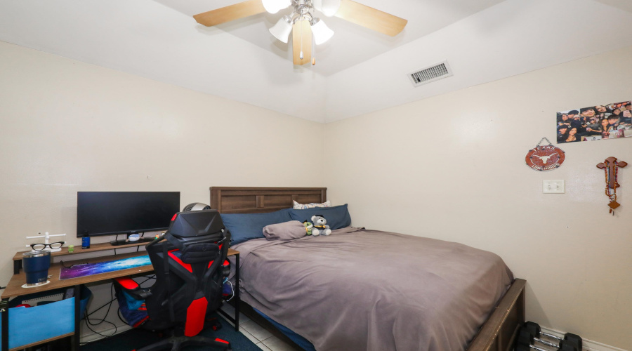 514 Goldfinch St, laredo, Texas 78045, 3 Bedrooms Bedrooms, 5 Rooms Rooms,2 BathroomsBathrooms,Residential,For Sale,514 Goldfinch St,20263544