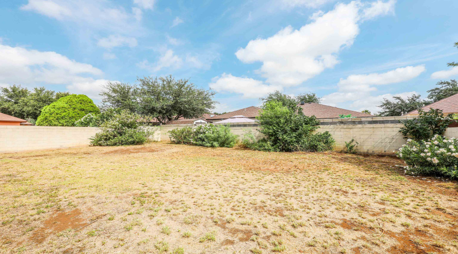 514 Goldfinch St, laredo, Texas 78045, 3 Bedrooms Bedrooms, 5 Rooms Rooms,2 BathroomsBathrooms,Residential,For Sale,514 Goldfinch St,20263544
