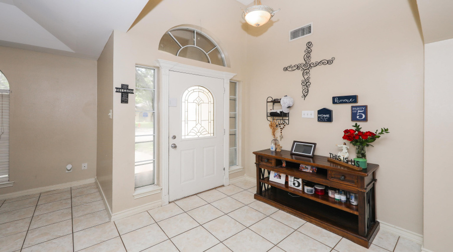 514 Goldfinch St, laredo, Texas 78045, 3 Bedrooms Bedrooms, 5 Rooms Rooms,2 BathroomsBathrooms,Residential,For Sale,514 Goldfinch St,20263544