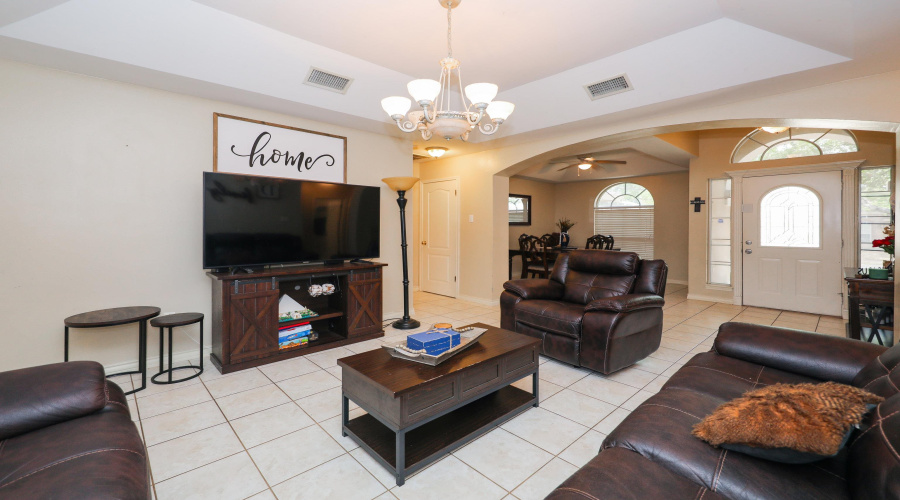 514 Goldfinch St, laredo, Texas 78045, 3 Bedrooms Bedrooms, 5 Rooms Rooms,2 BathroomsBathrooms,Residential,For Sale,514 Goldfinch St,20263544