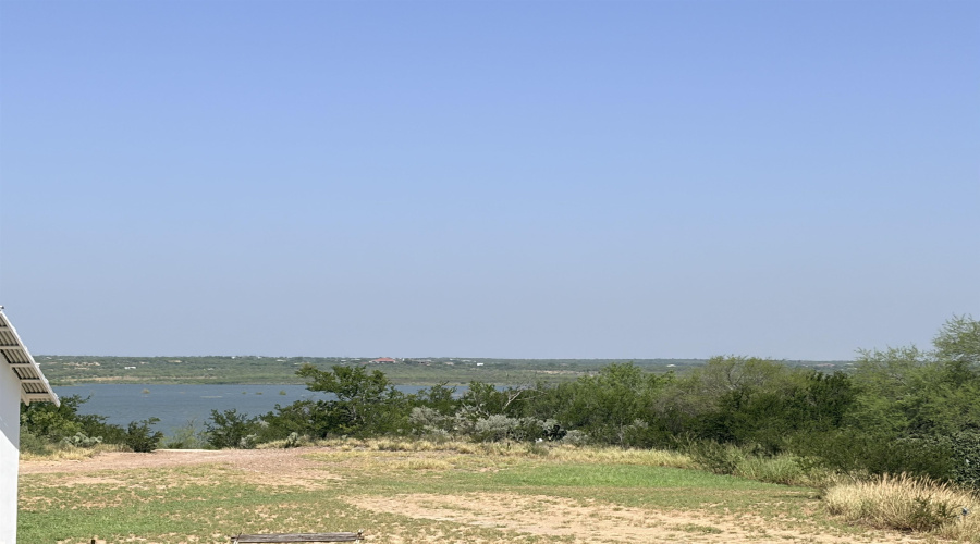 picture of lake 2 houses down.