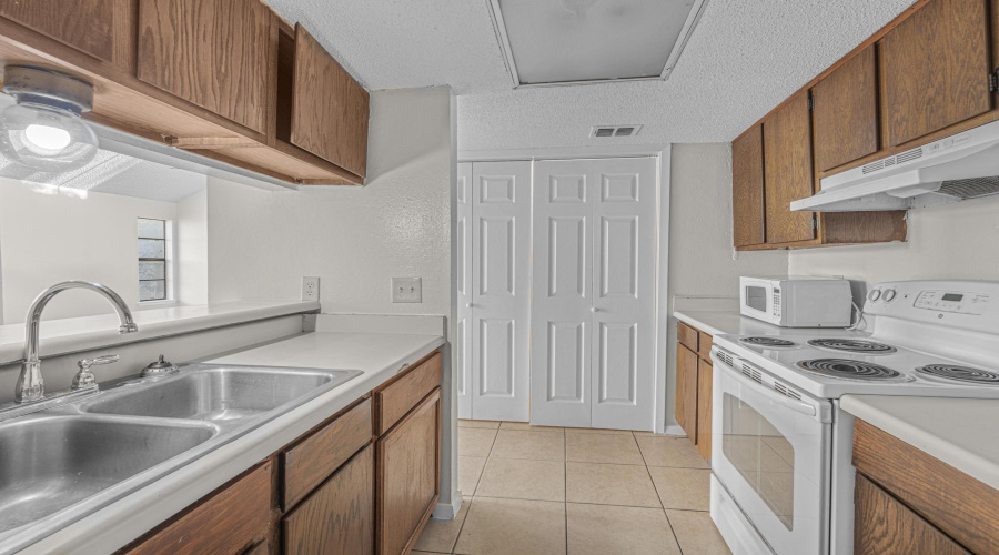 100 Hillside Rd, LAREDO, Texas 78041, 2 Bedrooms Bedrooms, 3 Rooms Rooms,1 BathroomBathrooms,Residential,For Sale,100 Hillside Rd,20263549