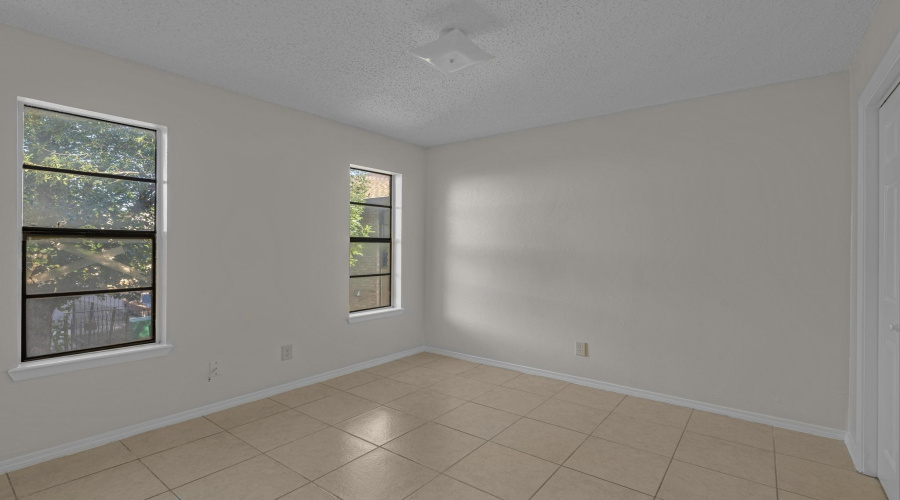 100 Hillside Rd, LAREDO, Texas 78041, 2 Bedrooms Bedrooms, 3 Rooms Rooms,1 BathroomBathrooms,Residential,For Sale,100 Hillside Rd,20263549