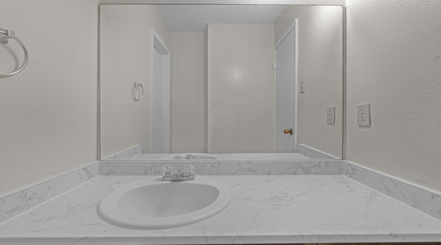 100 Hillside Rd, LAREDO, Texas 78041, 2 Bedrooms Bedrooms, 3 Rooms Rooms,1 BathroomBathrooms,Residential,For Sale,100 Hillside Rd,20263549