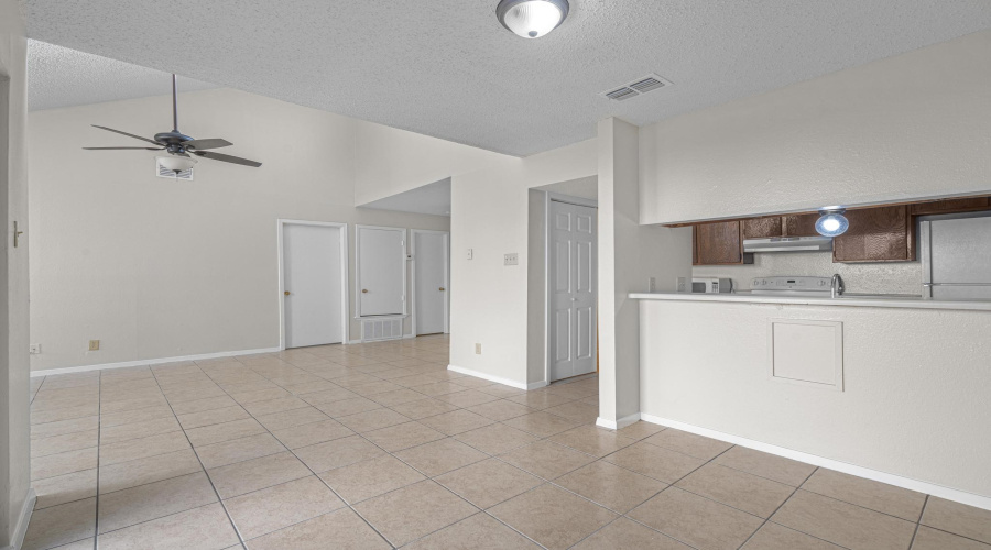 100 Hillside Rd, LAREDO, Texas 78041, 2 Bedrooms Bedrooms, 3 Rooms Rooms,1 BathroomBathrooms,Residential,For Sale,100 Hillside Rd,20263549