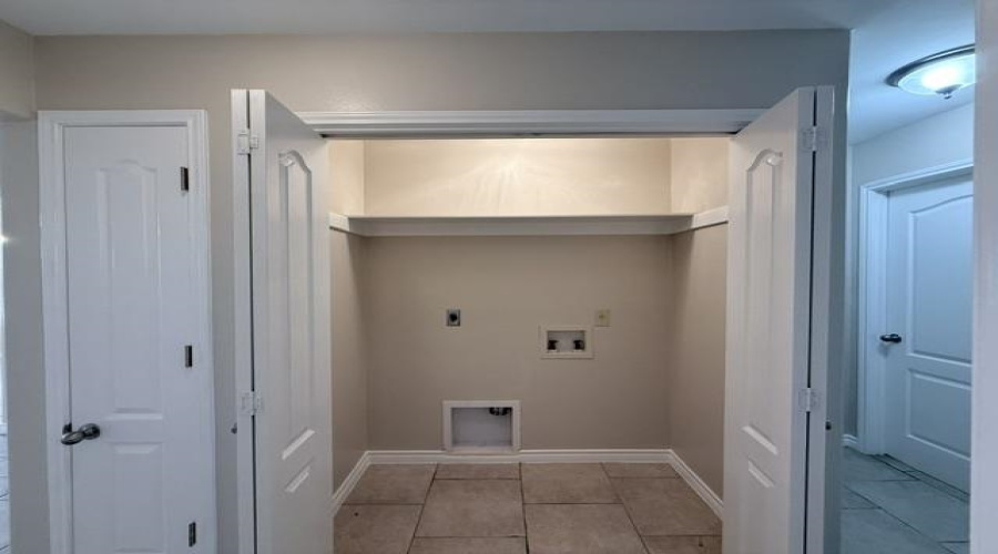 2720 Camelot Dr, Laredo, Texas 78041, 2 Bedrooms Bedrooms, 4 Rooms Rooms,2 BathroomsBathrooms,Residential,For Rent,2720 Camelot Dr,20263551