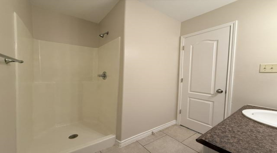 2720 Camelot Dr, Laredo, Texas 78041, 2 Bedrooms Bedrooms, 4 Rooms Rooms,2 BathroomsBathrooms,Residential,For Rent,2720 Camelot Dr,20263551