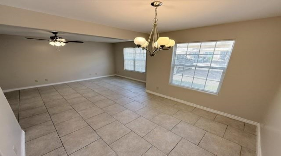 2720 Camelot Dr, Laredo, Texas 78041, 2 Bedrooms Bedrooms, 4 Rooms Rooms,2 BathroomsBathrooms,Residential,For Rent,2720 Camelot Dr,20263551