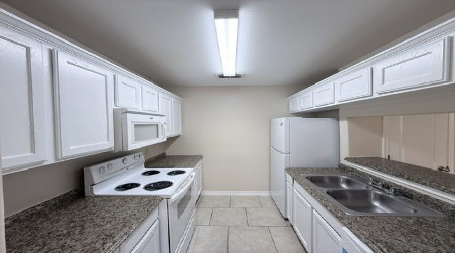 2720 Camelot Dr, Laredo, Texas 78041, 2 Bedrooms Bedrooms, 4 Rooms Rooms,2 BathroomsBathrooms,Residential,For Rent,2720 Camelot Dr,20263551