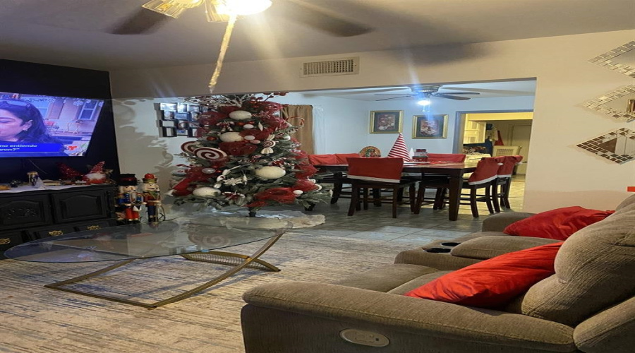 1404 Sherman St, Laredo, Texas 78040, 3 Bedrooms Bedrooms, 6 Rooms Rooms,2 BathroomsBathrooms,Residential,For Sale,1404 Sherman St,20263553