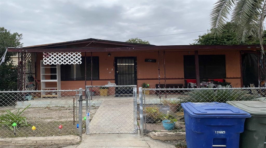 1404 Sherman St, Laredo, Texas 78040, 3 Bedrooms Bedrooms, 6 Rooms Rooms,2 BathroomsBathrooms,Residential,For Sale,1404 Sherman St,20263553