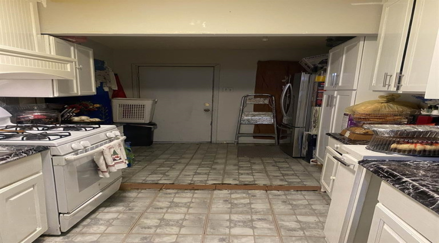 1404 Sherman St, Laredo, Texas 78040, 3 Bedrooms Bedrooms, 6 Rooms Rooms,2 BathroomsBathrooms,Residential,For Sale,1404 Sherman St,20263553