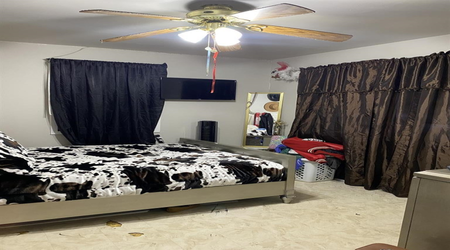 1404 Sherman St, Laredo, Texas 78040, 3 Bedrooms Bedrooms, 6 Rooms Rooms,2 BathroomsBathrooms,Residential,For Sale,1404 Sherman St,20263553