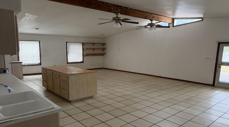 2401 E Plum St, LAREDO, Texas 78043, 3 Bedrooms Bedrooms, 6 Rooms Rooms,2 BathroomsBathrooms,Residential,For Sale,2401 E Plum St,20263554