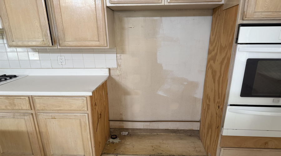 2401 E Plum St, LAREDO, Texas 78043, 3 Bedrooms Bedrooms, 6 Rooms Rooms,2 BathroomsBathrooms,Residential,For Sale,2401 E Plum St,20263554