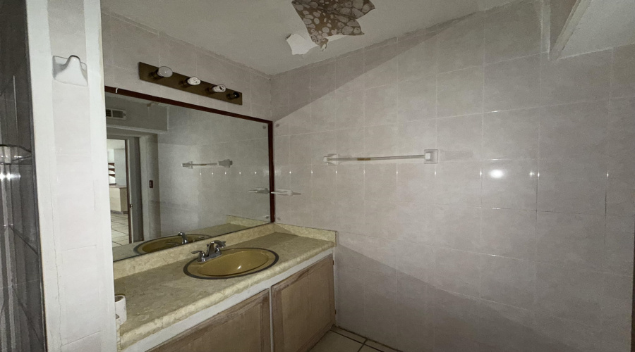 2401 E Plum St, LAREDO, Texas 78043, 3 Bedrooms Bedrooms, 6 Rooms Rooms,2 BathroomsBathrooms,Residential,For Sale,2401 E Plum St,20263554