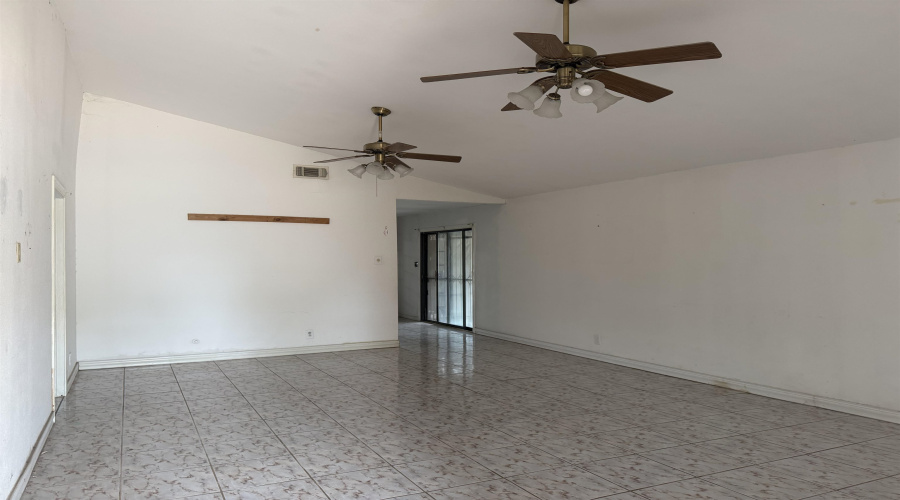 2401 E Plum St, LAREDO, Texas 78043, 3 Bedrooms Bedrooms, 6 Rooms Rooms,2 BathroomsBathrooms,Residential,For Sale,2401 E Plum St,20263554