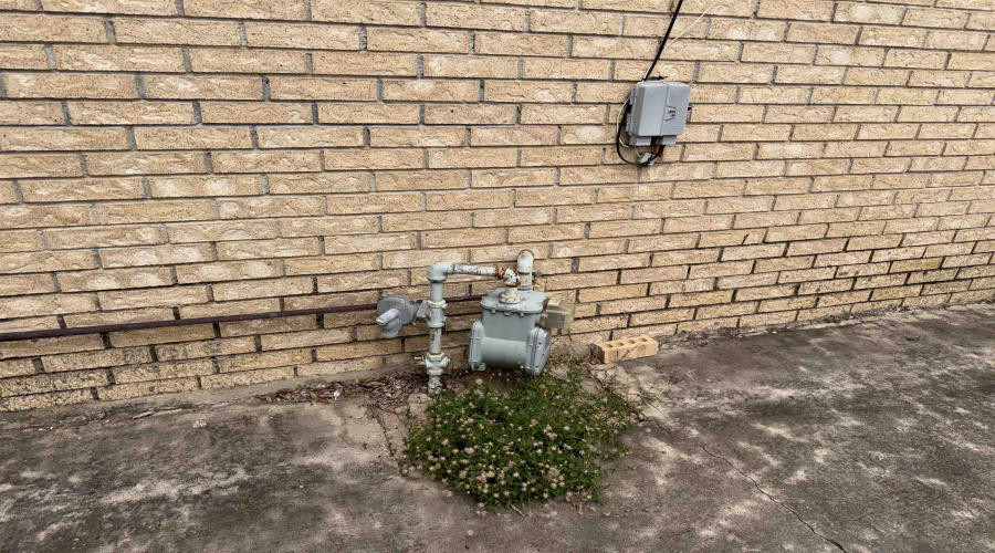2401 E Plum St, LAREDO, Texas 78043, 3 Bedrooms Bedrooms, 6 Rooms Rooms,2 BathroomsBathrooms,Residential,For Sale,2401 E Plum St,20263554