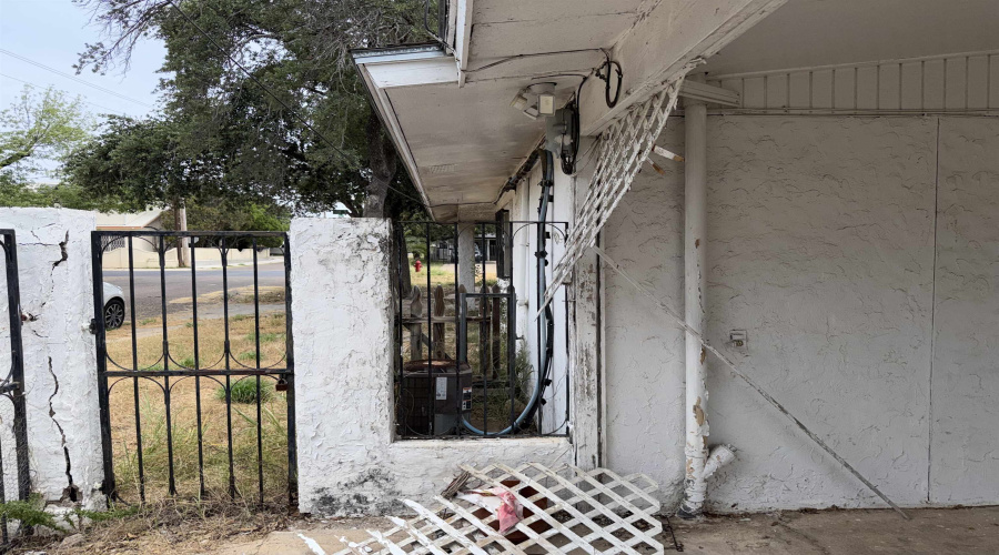 2401 E Plum St, LAREDO, Texas 78043, 3 Bedrooms Bedrooms, 6 Rooms Rooms,2 BathroomsBathrooms,Residential,For Sale,2401 E Plum St,20263554