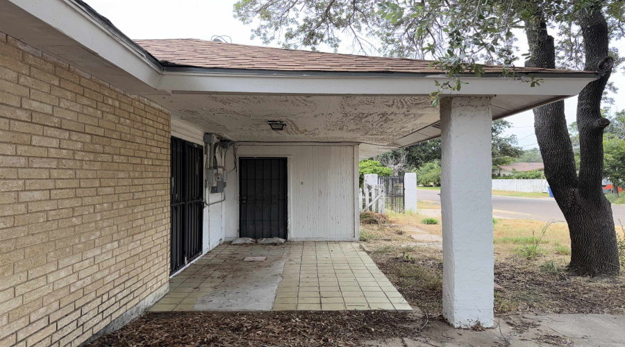 2401 E Plum St, LAREDO, Texas 78043, 3 Bedrooms Bedrooms, 6 Rooms Rooms,2 BathroomsBathrooms,Residential,For Sale,2401 E Plum St,20263554