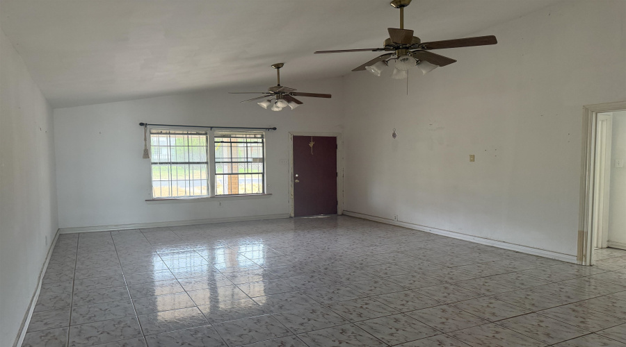 2401 E Plum St, LAREDO, Texas 78043, 3 Bedrooms Bedrooms, 6 Rooms Rooms,2 BathroomsBathrooms,Residential,For Sale,2401 E Plum St,20263554