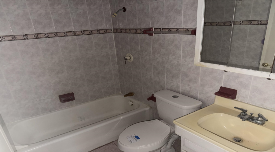 2401 E Plum St, LAREDO, Texas 78043, 3 Bedrooms Bedrooms, 6 Rooms Rooms,2 BathroomsBathrooms,Residential,For Sale,2401 E Plum St,20263554