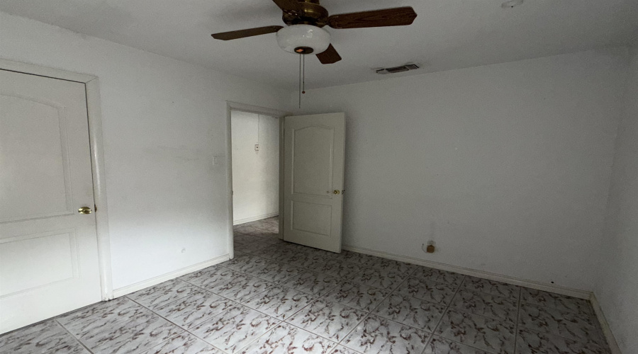 2401 E Plum St, LAREDO, Texas 78043, 3 Bedrooms Bedrooms, 6 Rooms Rooms,2 BathroomsBathrooms,Residential,For Sale,2401 E Plum St,20263554